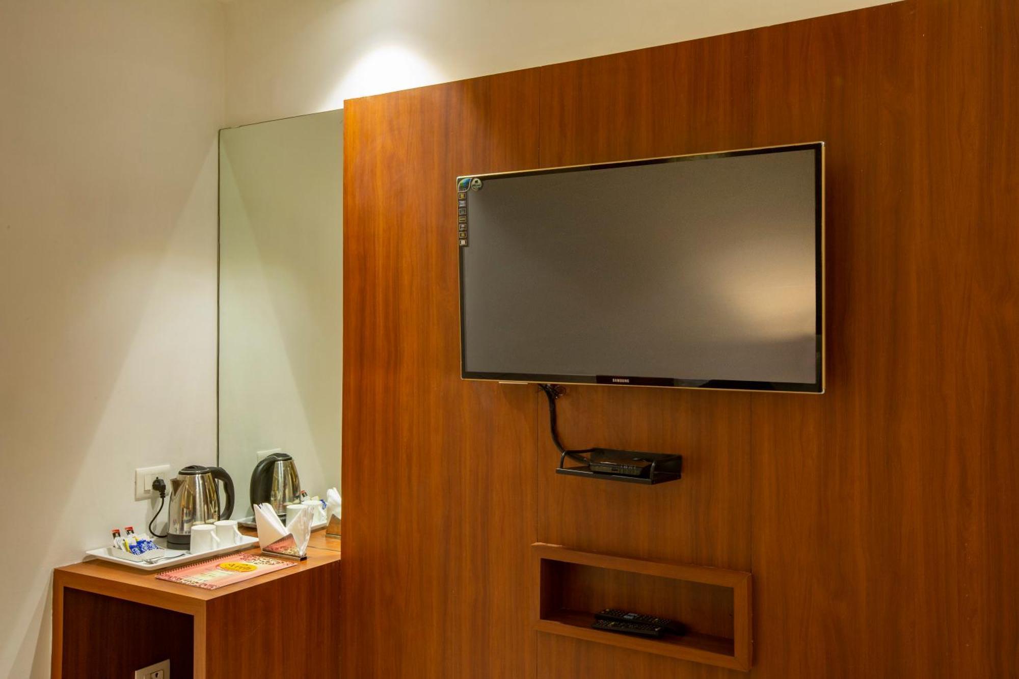 Hotel Arch Suites - Near Aerocity New Delhi Exterior foto