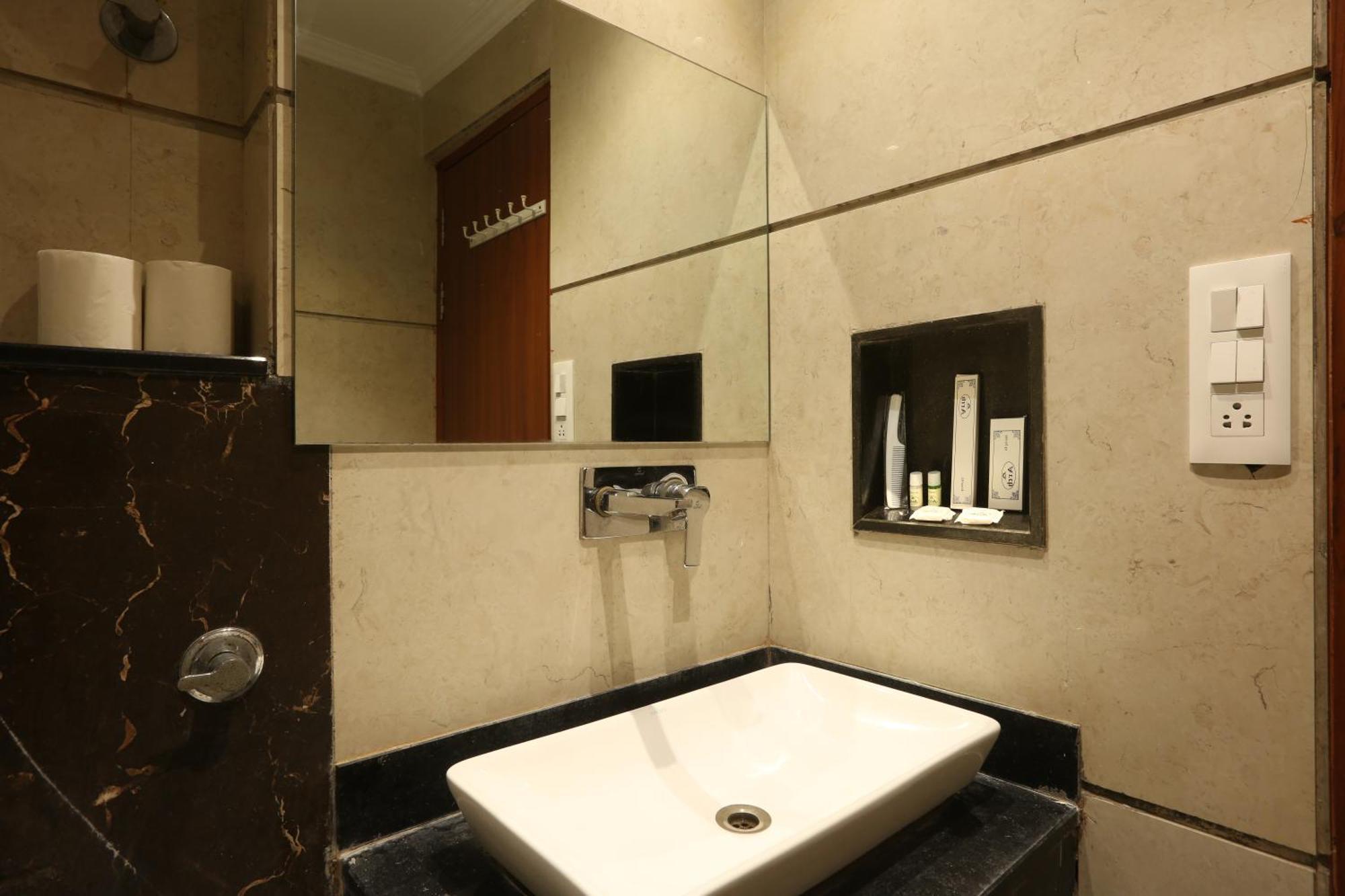 Hotel Arch Suites - Near Aerocity New Delhi Exterior foto